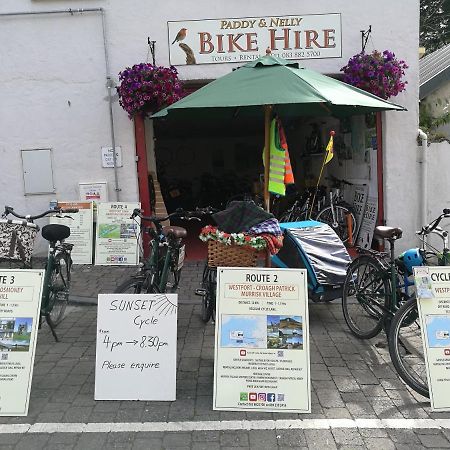 Nellys Bed And Bikes Hotel Уестпорт Екстериор снимка